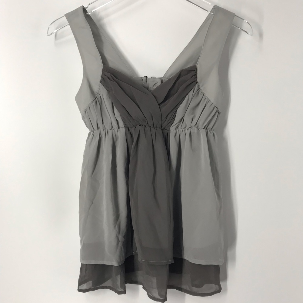 H&M grey sleeves top with back button and zipper.